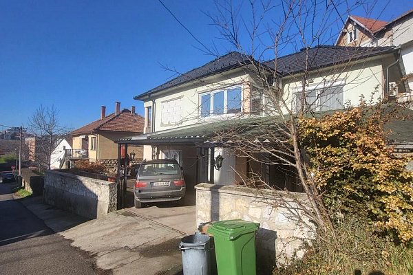 Городской дом в центре Лозницы  в fdvfvre, 150 м², 150 000 € - ID: 606